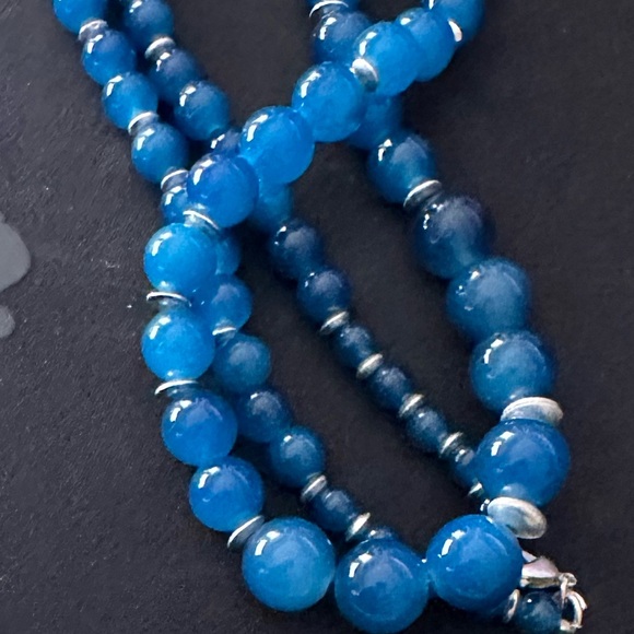 Vintage blue and silver tone glass beaded necklace - Picture 9 of 9
